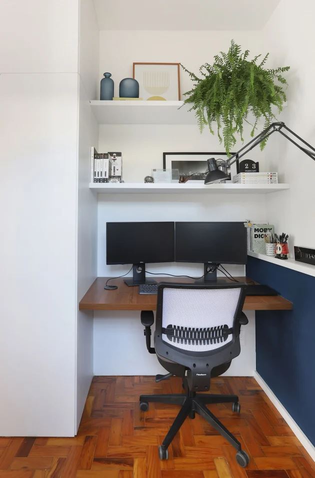closet-com-home-office-no-mesmo-quarto - Viajando no ApêViajando no Apê
