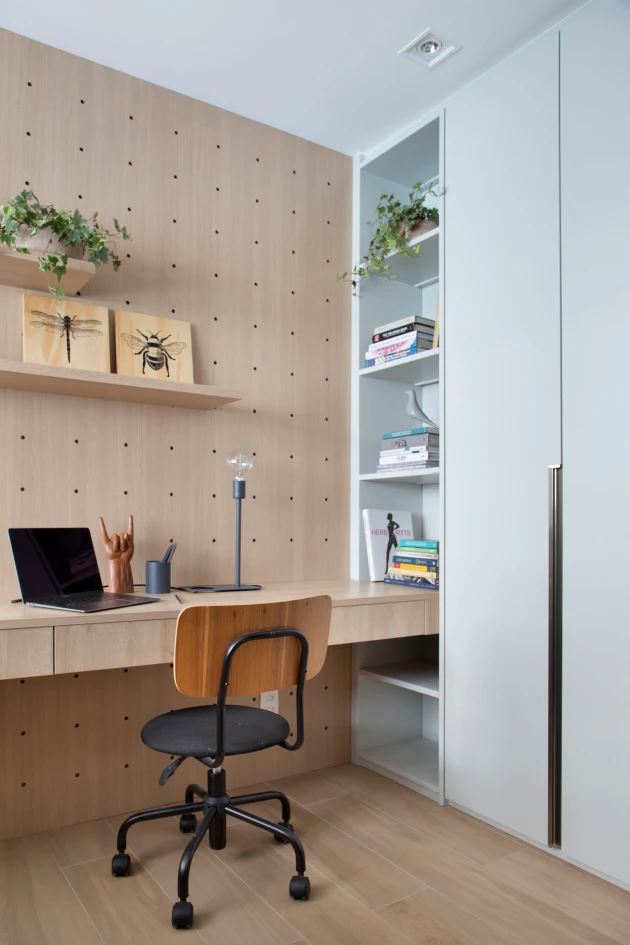 quarto-com-closet-e-home-office-juntos - Viajando no ApêViajando no Apê